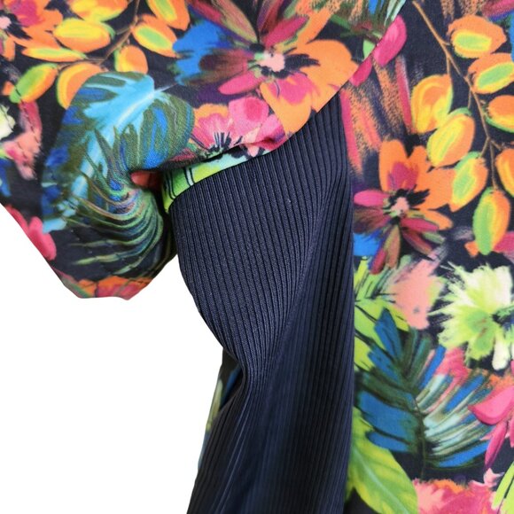 NWT Planet Koi Bright Tropical Print Scrub Top with Stretch Knit Sides Size S - Picture 4 of 16